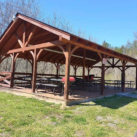 Beautiful 2 Bed Cabin With Hot Tub And Resort Pool Sevierville Exterior photo