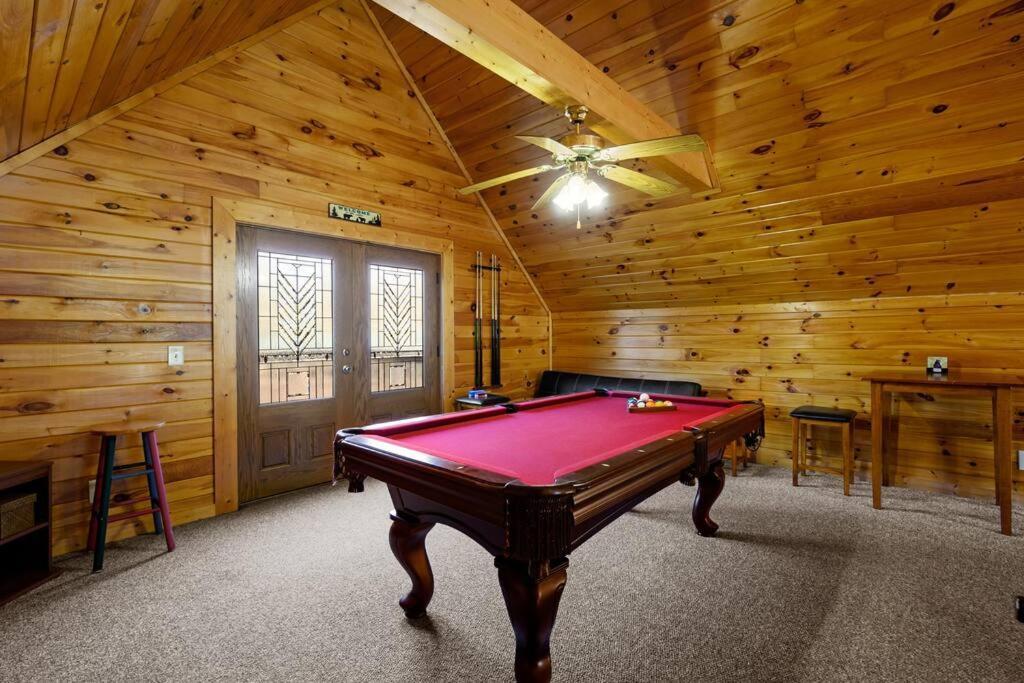 Beautiful 2 Bed Cabin With Hot Tub And Resort Pool Sevierville Exterior photo