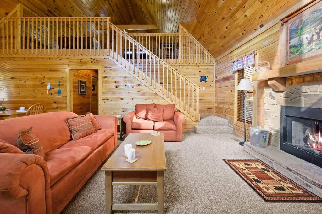 Beautiful 2 Bed Cabin With Hot Tub And Resort Pool Sevierville Exterior photo