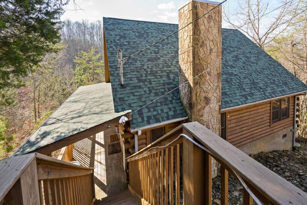 Beautiful 2 Bed Cabin With Hot Tub And Resort Pool Sevierville Exterior photo