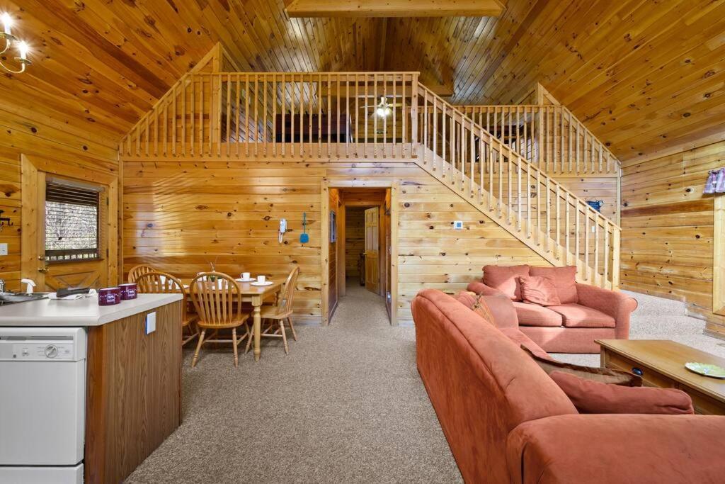 Beautiful 2 Bed Cabin With Hot Tub And Resort Pool Sevierville Exterior photo