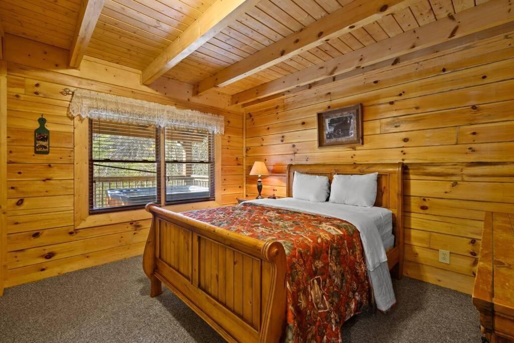Beautiful 2 Bed Cabin With Hot Tub And Resort Pool Sevierville Exterior photo