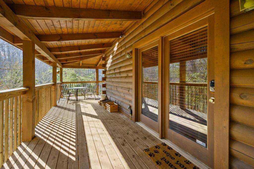 Beautiful 2 Bed Cabin With Hot Tub And Resort Pool Sevierville Exterior photo