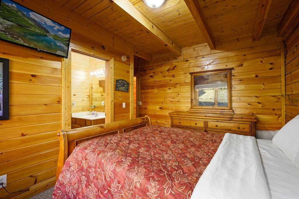 Beautiful 2 Bed Cabin With Hot Tub And Resort Pool Sevierville Exterior photo