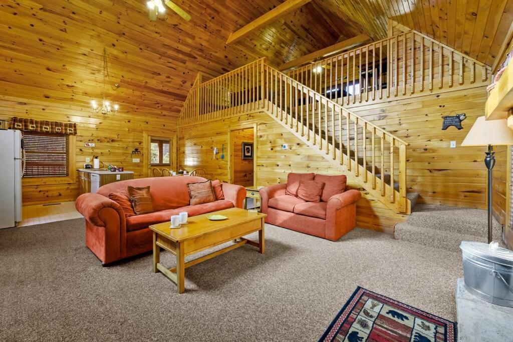 Beautiful 2 Bed Cabin With Hot Tub And Resort Pool Sevierville Exterior photo