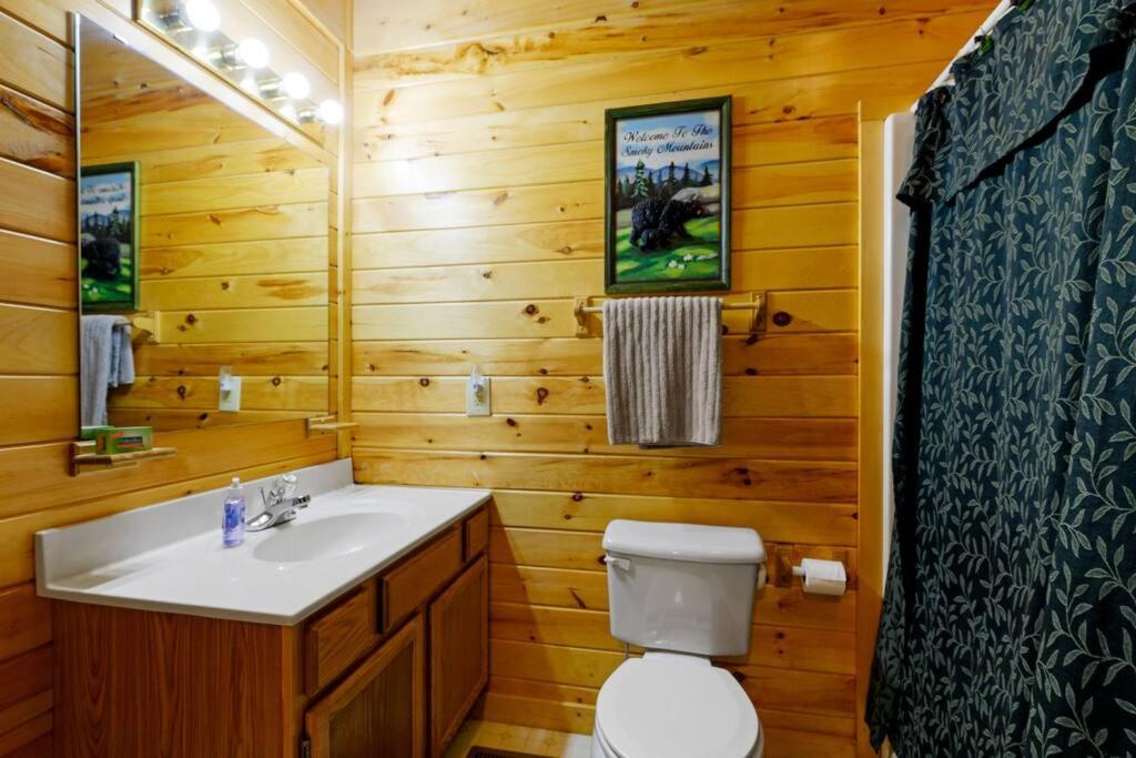 Beautiful 2 Bed Cabin With Hot Tub And Resort Pool Sevierville Exterior photo