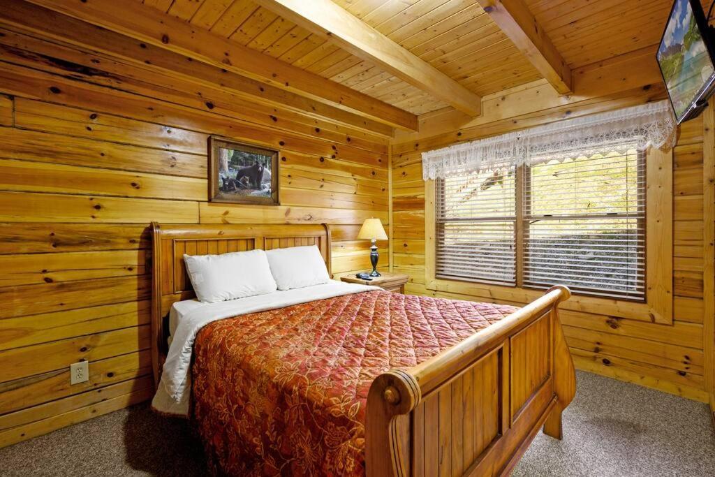 Beautiful 2 Bed Cabin With Hot Tub And Resort Pool Sevierville Exterior photo