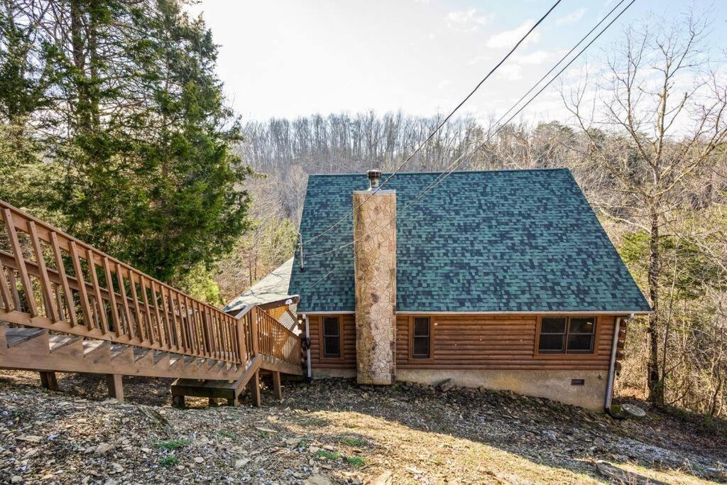 Beautiful 2 Bed Cabin With Hot Tub And Resort Pool Sevierville Exterior photo