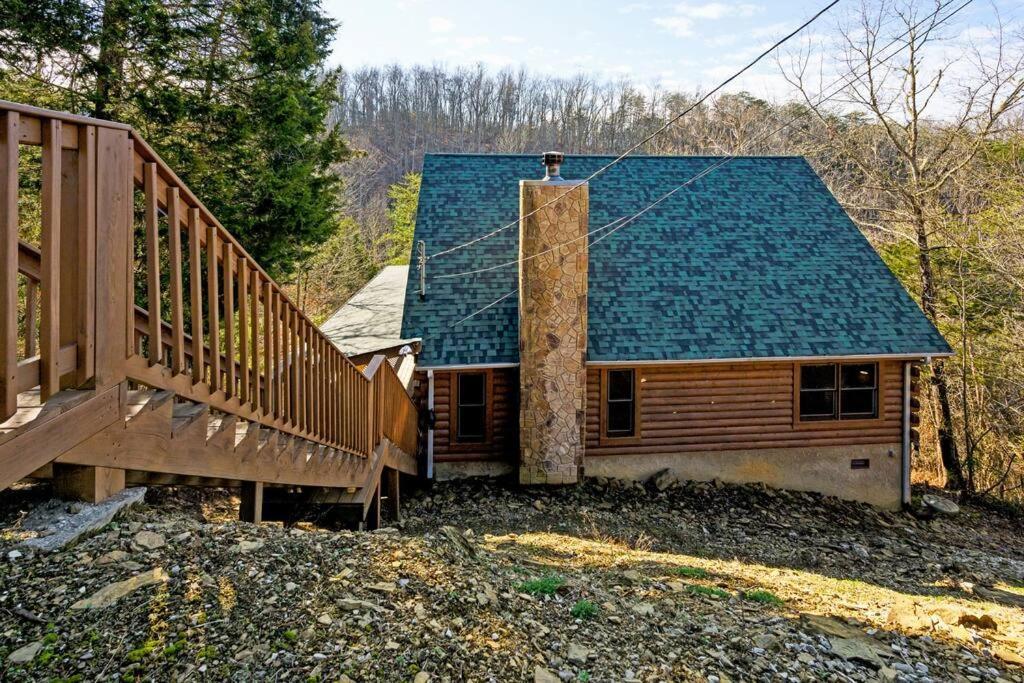 Beautiful 2 Bed Cabin With Hot Tub And Resort Pool Sevierville Exterior photo