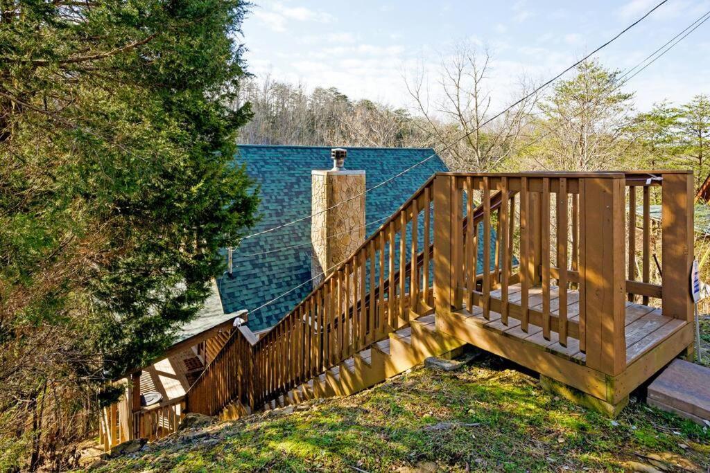 Beautiful 2 Bed Cabin With Hot Tub And Resort Pool Sevierville Exterior photo
