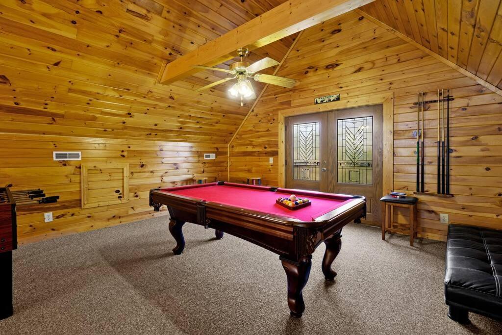 Beautiful 2 Bed Cabin With Hot Tub And Resort Pool Sevierville Exterior photo