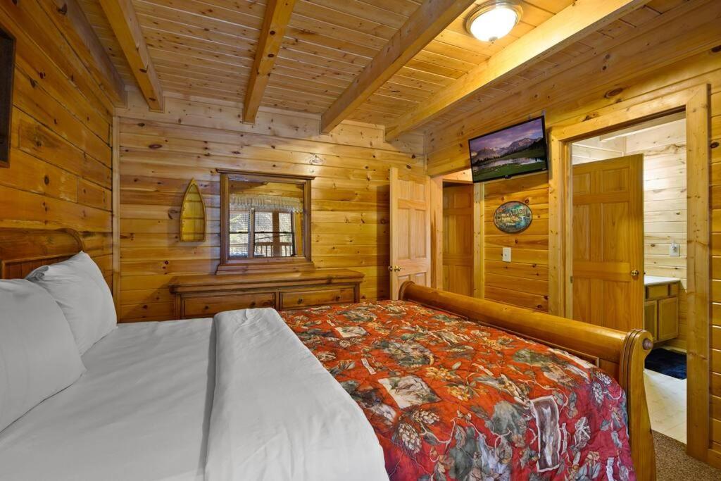 Beautiful 2 Bed Cabin With Hot Tub And Resort Pool Sevierville Exterior photo