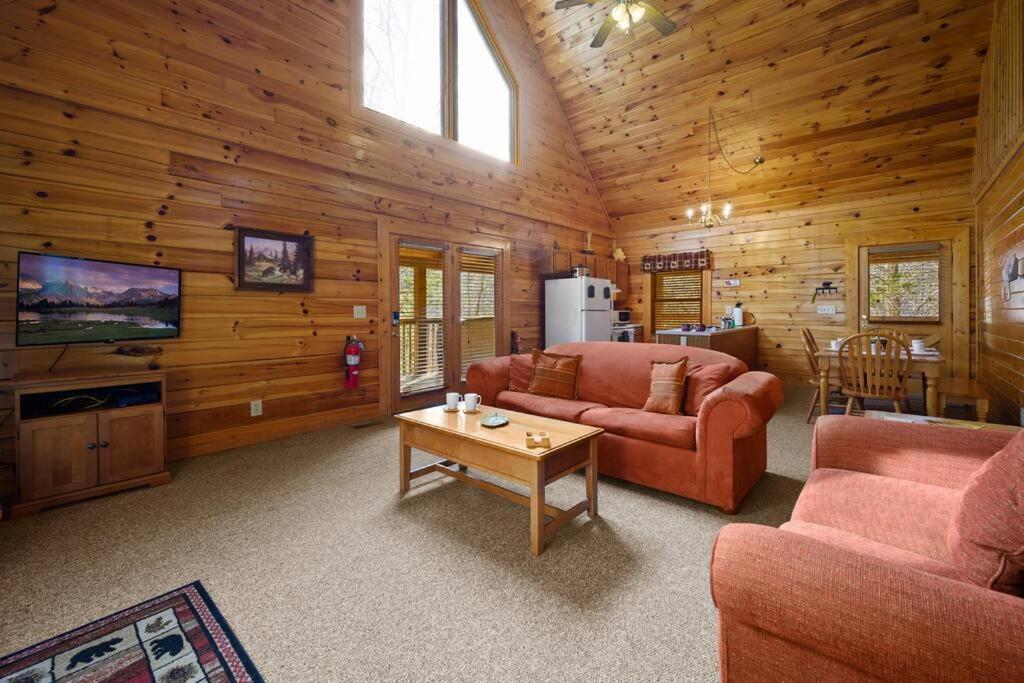 Beautiful 2 Bed Cabin With Hot Tub And Resort Pool Sevierville Exterior photo