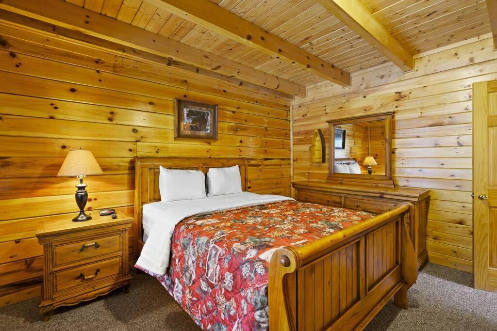 Beautiful 2 Bed Cabin With Hot Tub And Resort Pool Sevierville Exterior photo