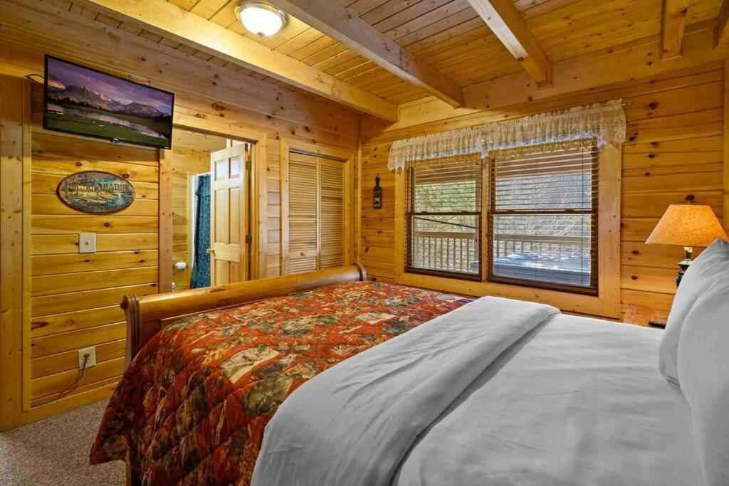 Beautiful 2 Bed Cabin With Hot Tub And Resort Pool Sevierville Exterior photo